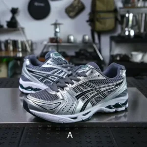 נעליים של אסיקס