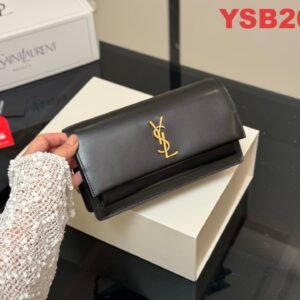 תיק של איב סאן לורן מעור