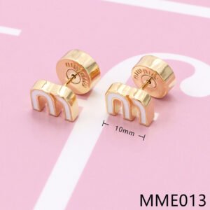 עגילים של מיו מיו