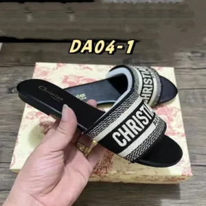 כפכפים / עקב של דיור