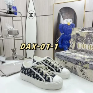 נעליים של דיור