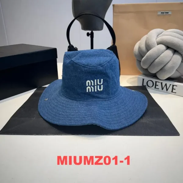⁦כובע של מיו מיו⁩ – תמונה ⁦2⁩