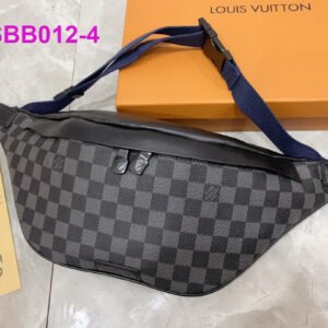 תיק פאוץ׳ של לואי ויטון מעור