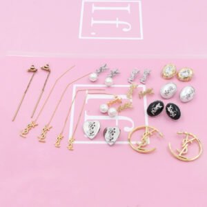 עגילים של איב סאן לורן