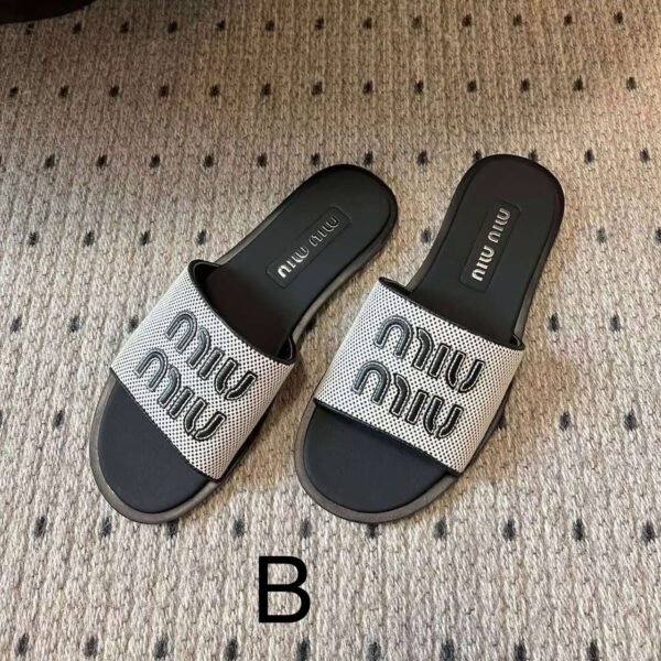 ⁦כפכפים של מיו מיו⁩ – תמונה ⁦3⁩