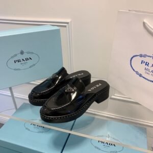 כפכפים של פראדה