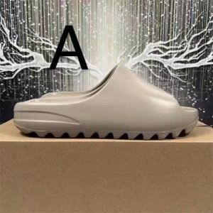 כפכפים של אדידס אייזי סליד