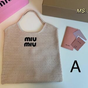 תיק של מיו מיו