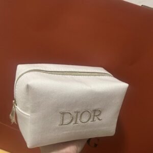 תיק איפור של דיור