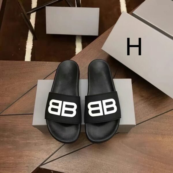 ⁦כפכפים של בלנסיאגה⁩ – תמונה ⁦8⁩