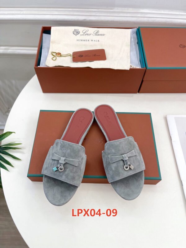 ⁦כפכפים של לורו פיאנה⁩ – תמונה ⁦9⁩