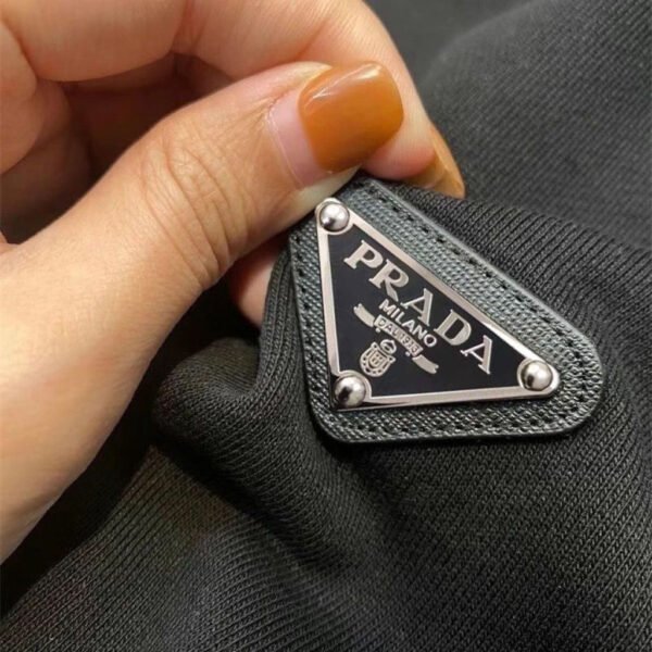 ⁦חולצה של פראדה⁩ – תמונה ⁦6⁩