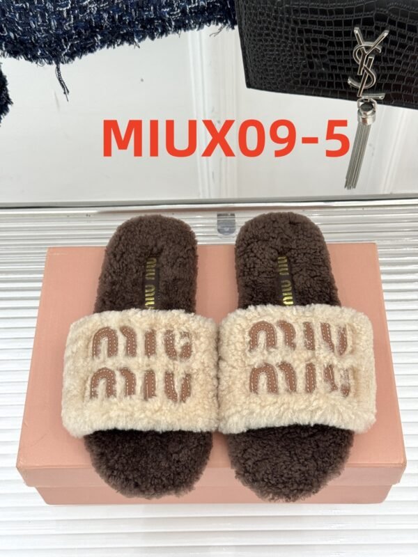 ⁦כפכפים פרווה של מיו מיו⁩ – תמונה ⁦5⁩