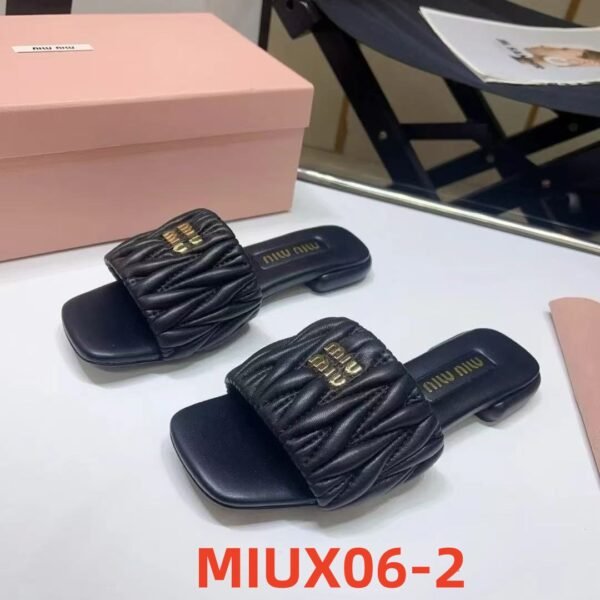 ⁦כפכפים של מיו מיו⁩ – תמונה ⁦2⁩