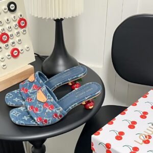 כפכפים עקב של לואי ויטון