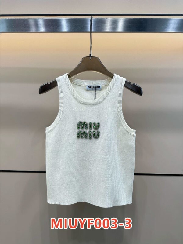 ⁦גופיה של מיו מיו⁩ – תמונה ⁦3⁩