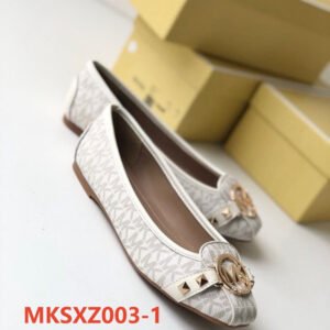 נעליים של מייקל קורס