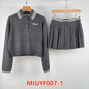 סט חולצה וחצאית של מיו מיו