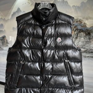 אפוד שחפץ של מונקלר