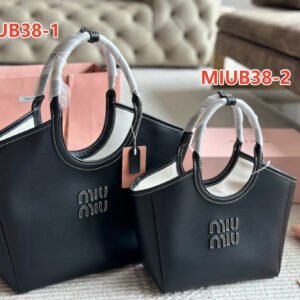 תיק של מיו מיו מעור