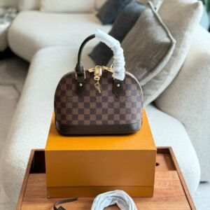 תיק של לואי ויטון מעור