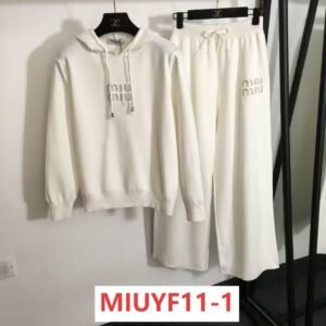 סט קפוצ׳ון ומכנסיים של מיו מיו