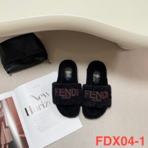 כפכפים פרווה של פנדי