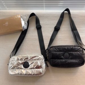 תיק של מונקלר