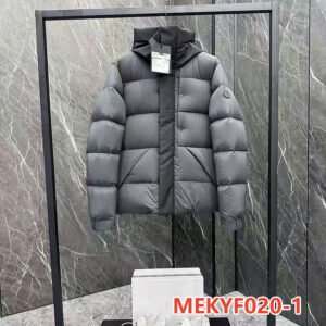 מעיל של מונקלר