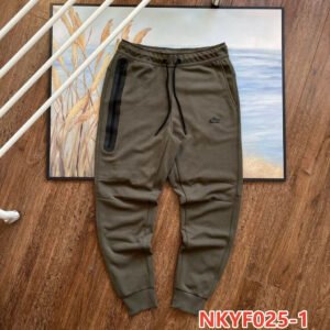 מכנסיים טרניג של נייק