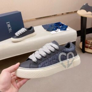 נעליים של דיור