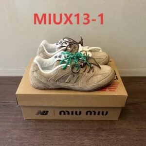 נעליים של ניו באלאנס בשיתוף מיו מיו