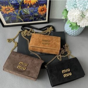 תיק של מיו מיו