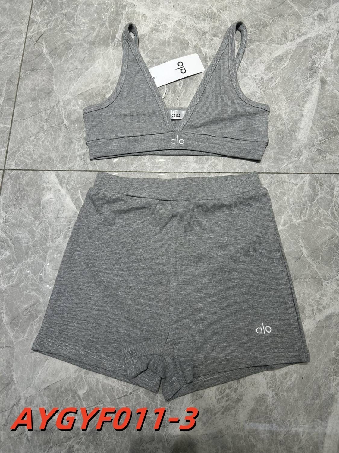 סט טופ וטייץ קצר של אלו יוגה – תמונה 3