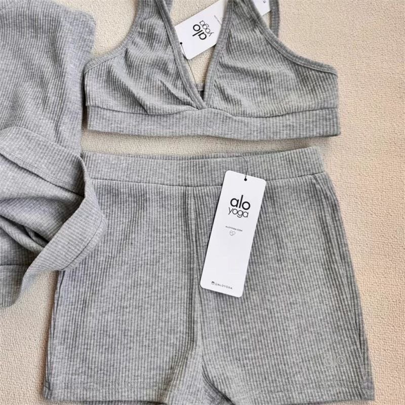 סט טופ וטייץ קצר של אלו יוגה – תמונה 5