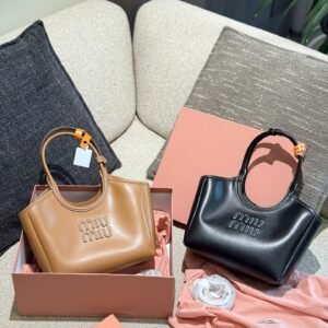 תיק של מיו מיו מעור