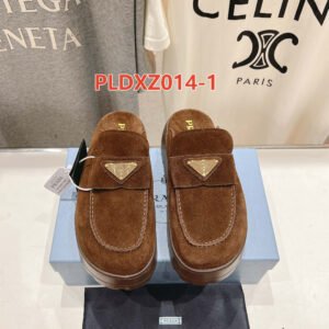 כפכפים של פראדה