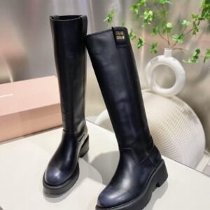 מגפיים של מיו מיו