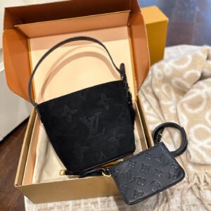 תיק של לואי ויטון מעור