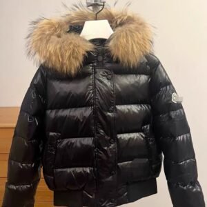 מעיל של מונקלר