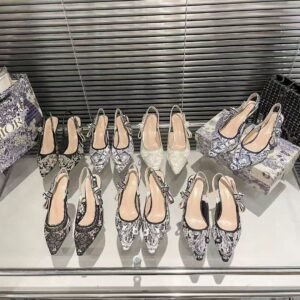 נעליים / עקב של דיור