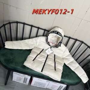 מעיל של מונקלר