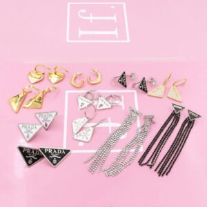 עגילים של פראדה