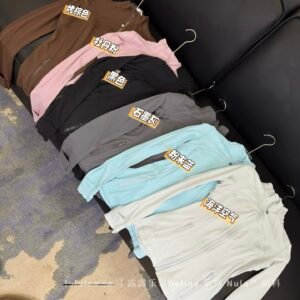 סוודר ג׳קט של לולו למון