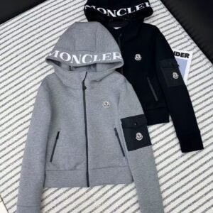 סוודר של מונקלר