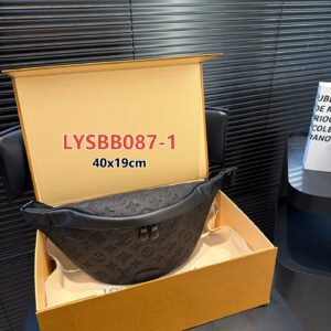 תיק פאוץ׳ של לואי ויטון מעור