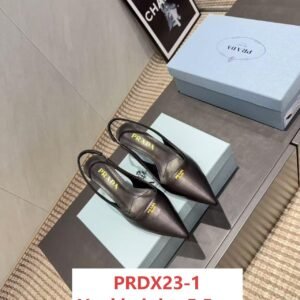 נעלי עקב של פראדה