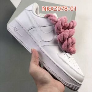 נעליים של נייק איר פורס