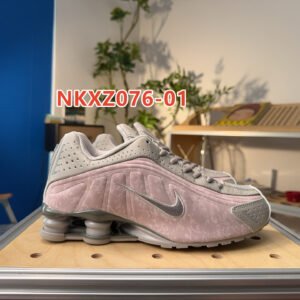 נעליים של נייק שוקס r3