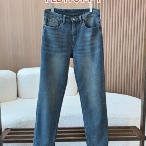 מכנסיים ג׳ינס של פראדה